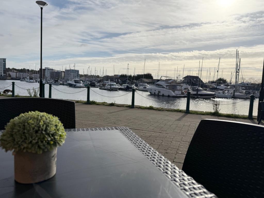 Lot: 70 - RESTAURANT IN MARINA LOCATION WITH POTENTIAL - Outside table with view across the marina
